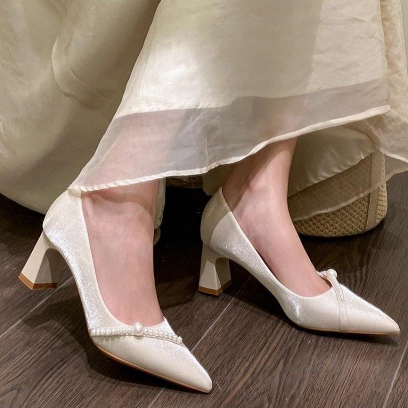 Sepatu Hak Tinggi Berujung Run - Slip Dress Satin ulasan dan harga